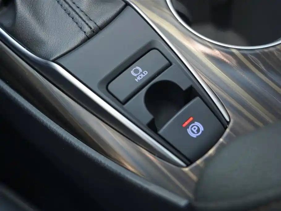 Toyota Camry 2020 — фото 19