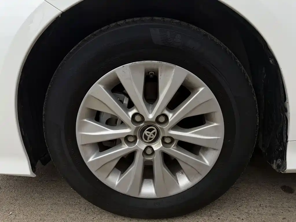 Toyota Corolla 2023 — фото 15