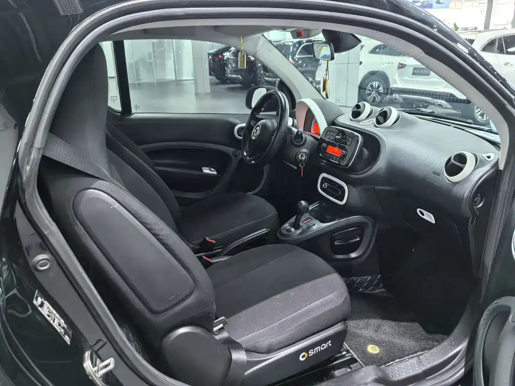 smart Fortwo 2018 — фото 9