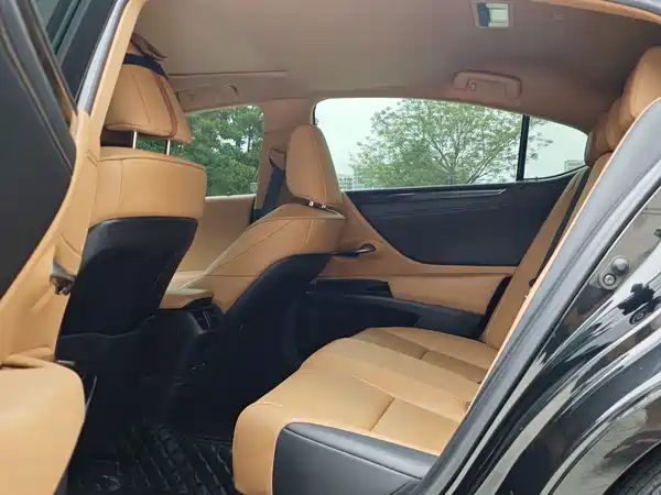 Lexus ES 2022