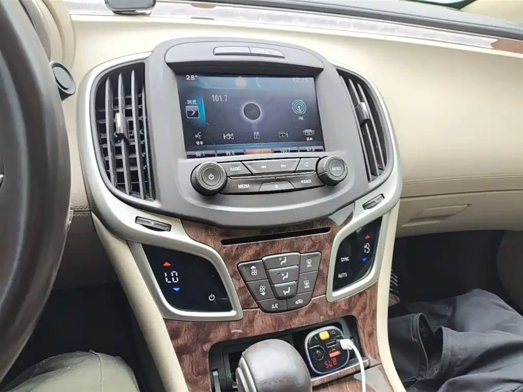 Buick LaCrosse 2016 — фото 13