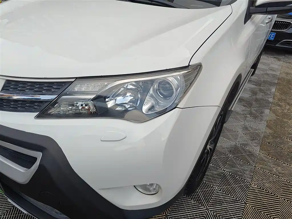 Toyota RAV4 2014 — фото 18