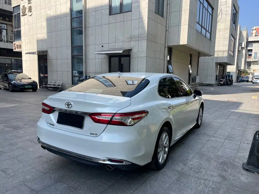 Toyota Camry 2024 — фото 4
