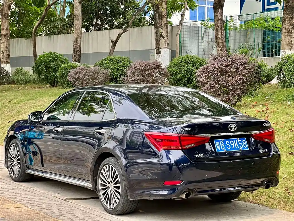 Toyota Crown 2018 — фото 6