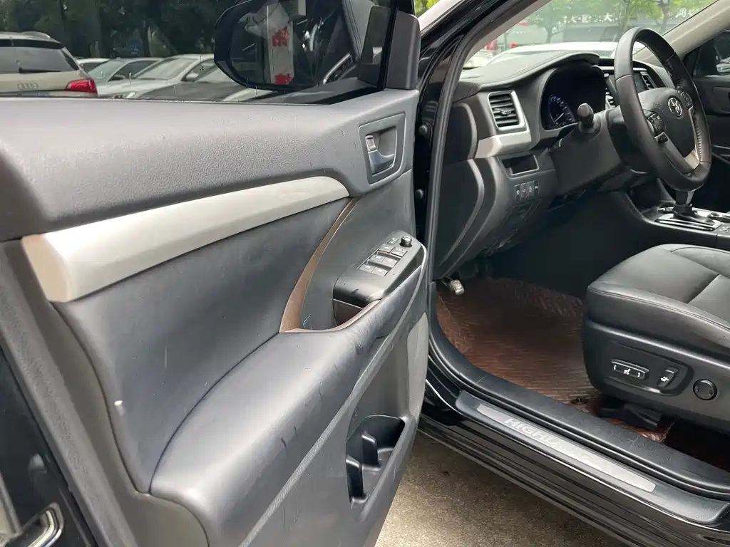 Toyota Highlander 2020 — фото 11