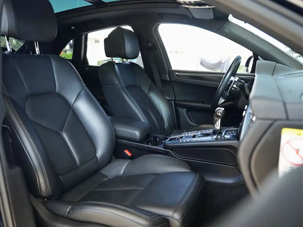 Porsche Macan 2020 — фото 14