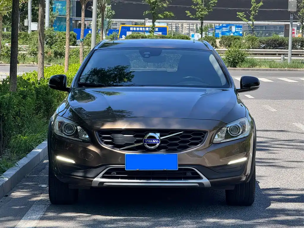 Volvo V60 2018 — фото 2