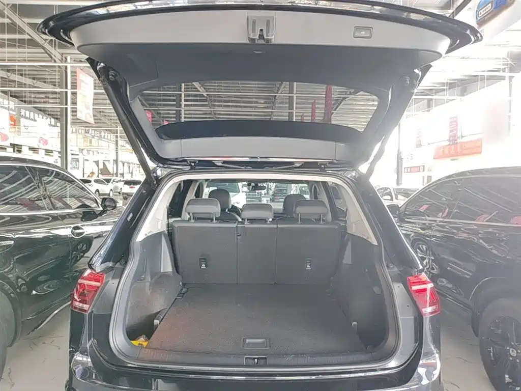 Volkswagen Tiguan L 2022 — фото 19