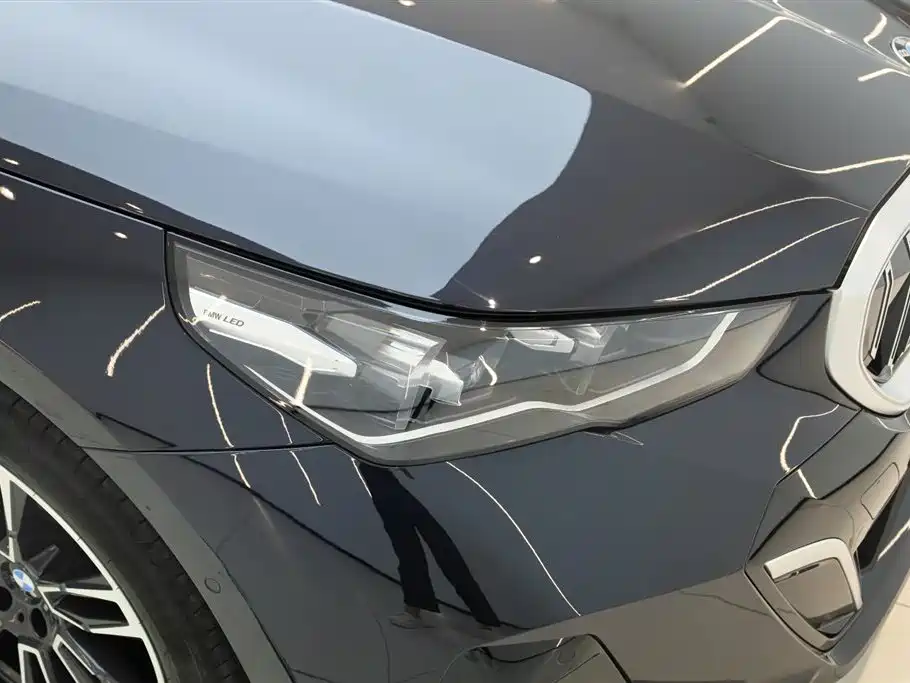 BMW 5 Series 2025 — фото 11