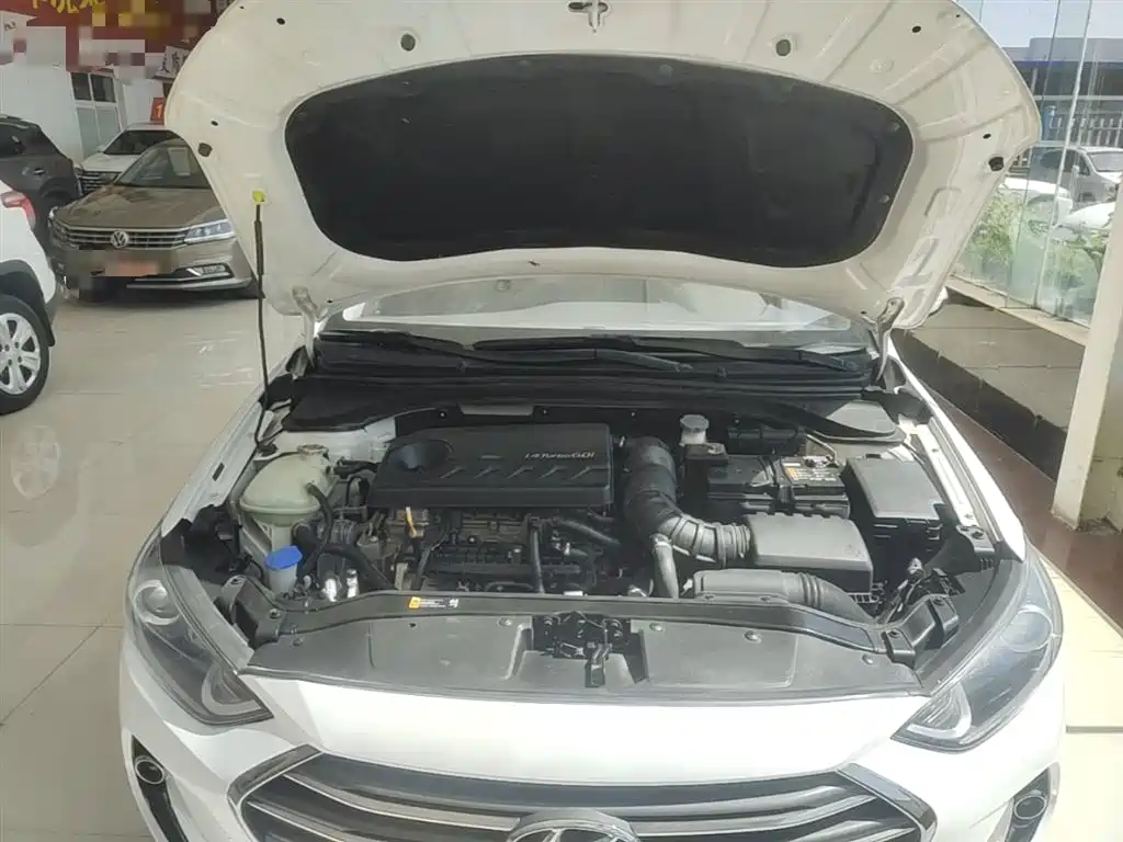 Hyundai Elantra 2019 — фото 20