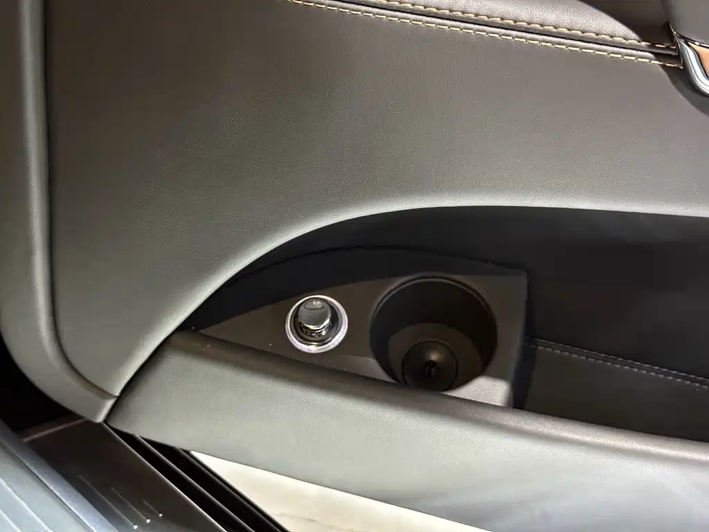 Bentley Flying Spur 2019 — фото 17