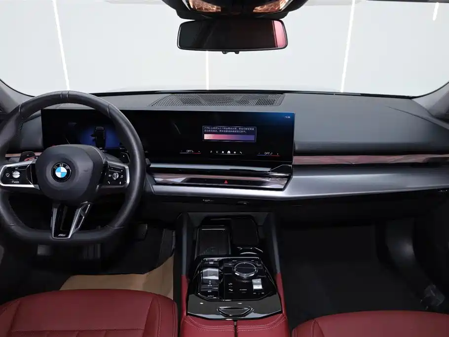 BMW 5 Series 2025 — фото 24
