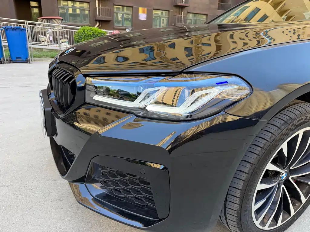 BMW 5 Series 2019 — фото 13
