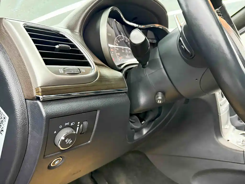Jeep Grand Cherokee 2018 — фото 11