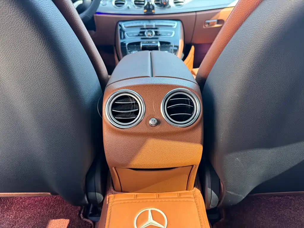 Mercedes-Benz E-Class 2018 — фото 12