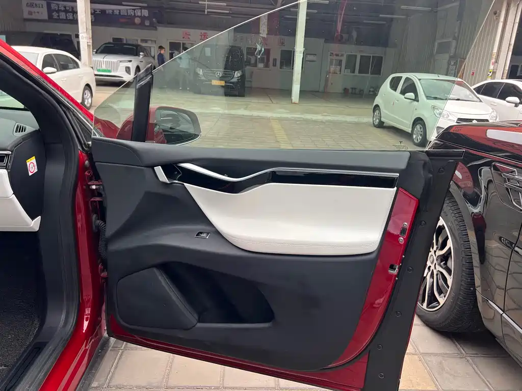 Tesla Model X 2017 — фото 20