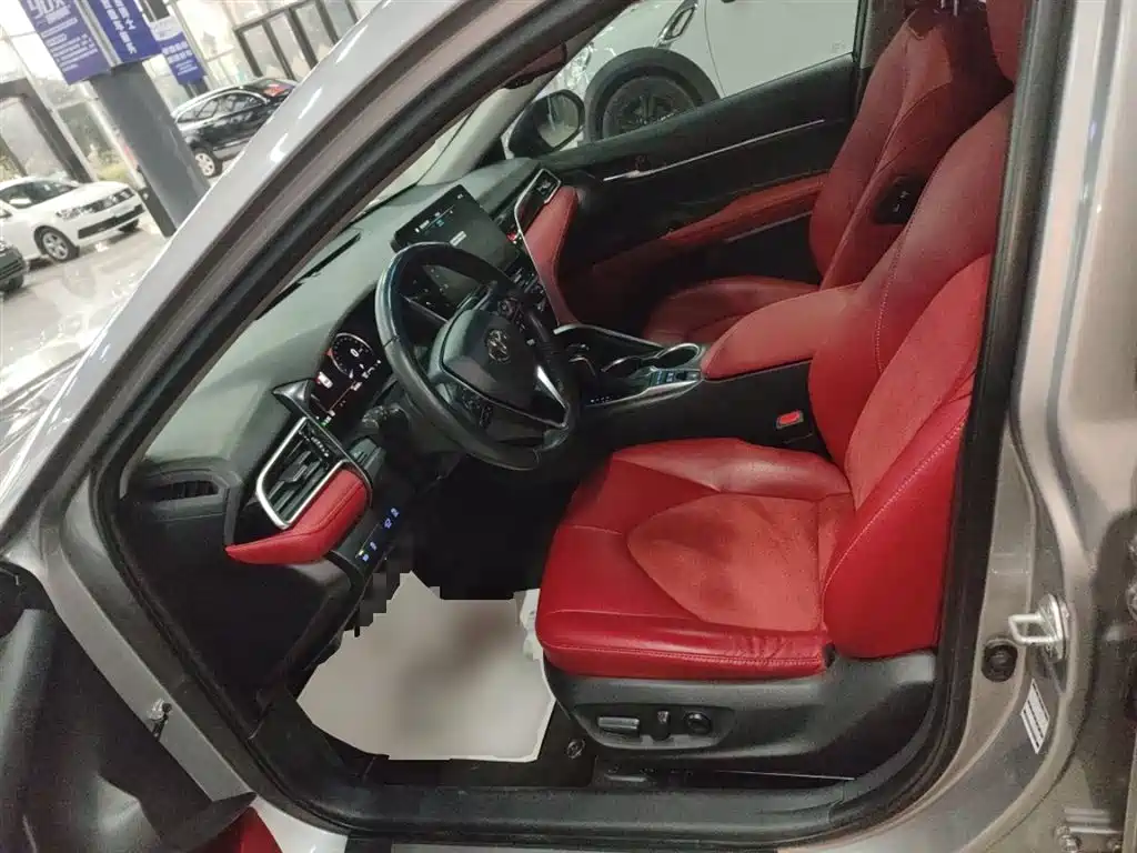 Toyota Camry 2022 — фото 15