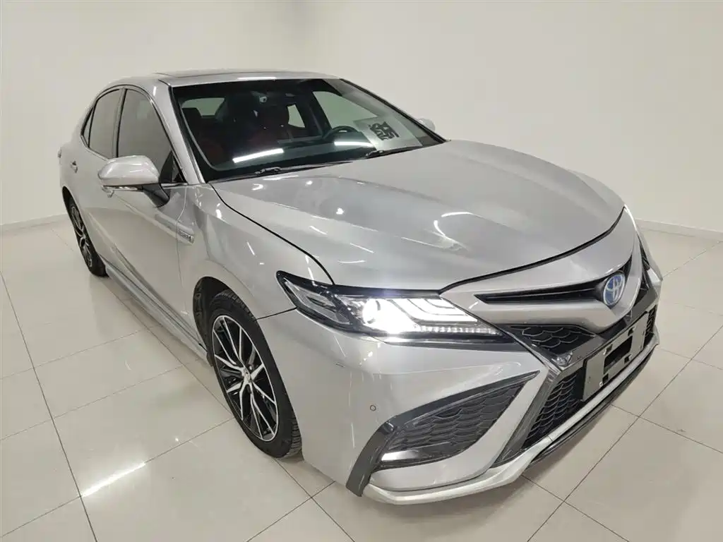 Toyota Camry 2022 — фото 4