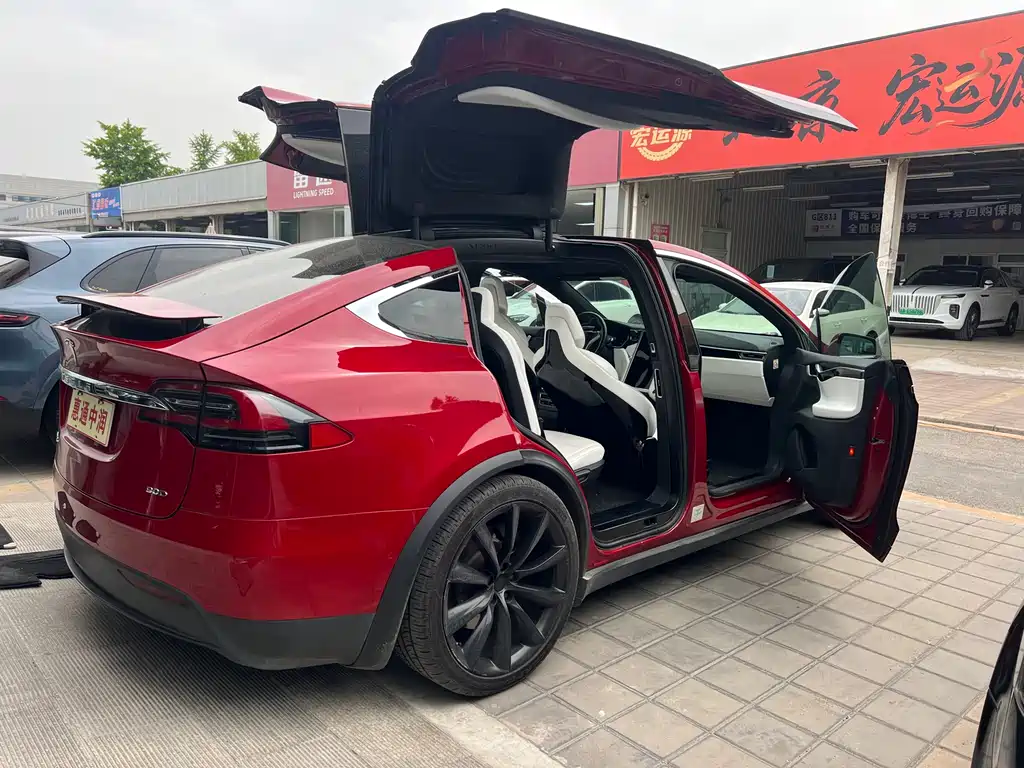 Tesla Model X 2017 — фото 10