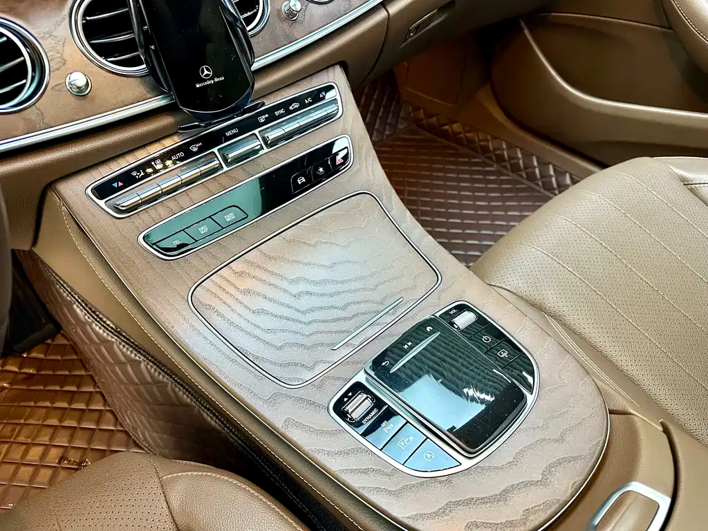 Mercedes-Benz E-Class 2023 — фото 17
