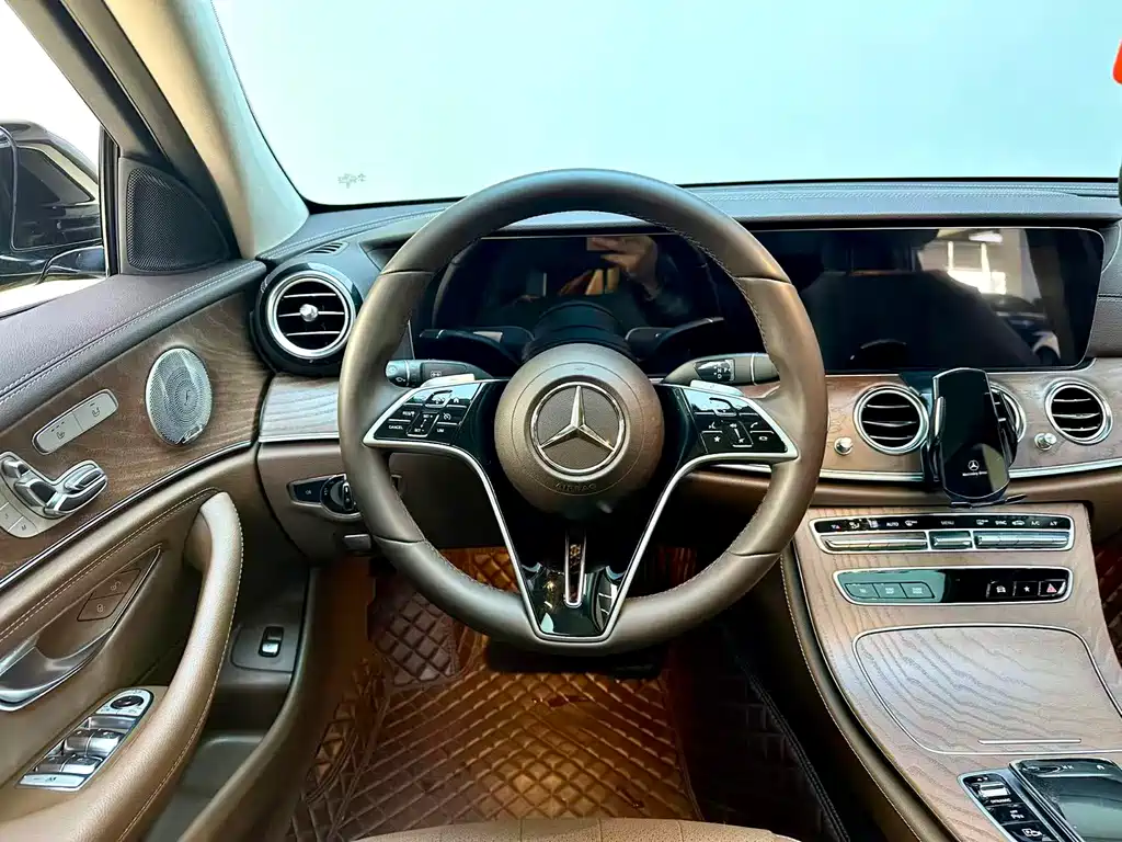 Mercedes-Benz E-Class 2023 — фото 13