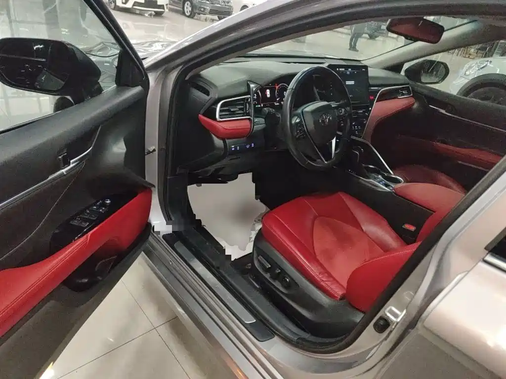 Toyota Camry 2022 — фото 16