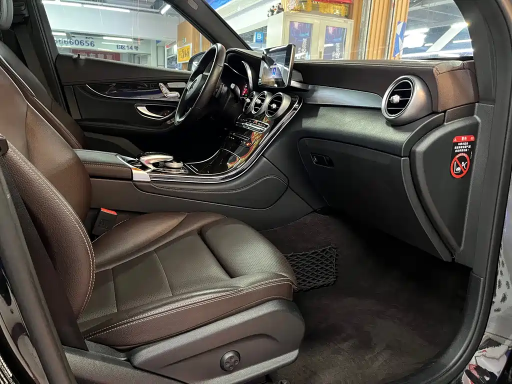 Mercedes-Benz GLC 2018 — фото 15