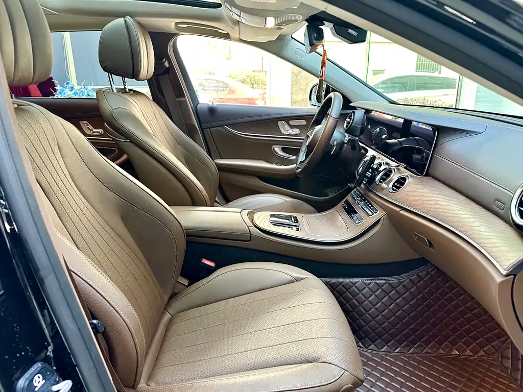 Mercedes-Benz E-Class 2023 — фото 10