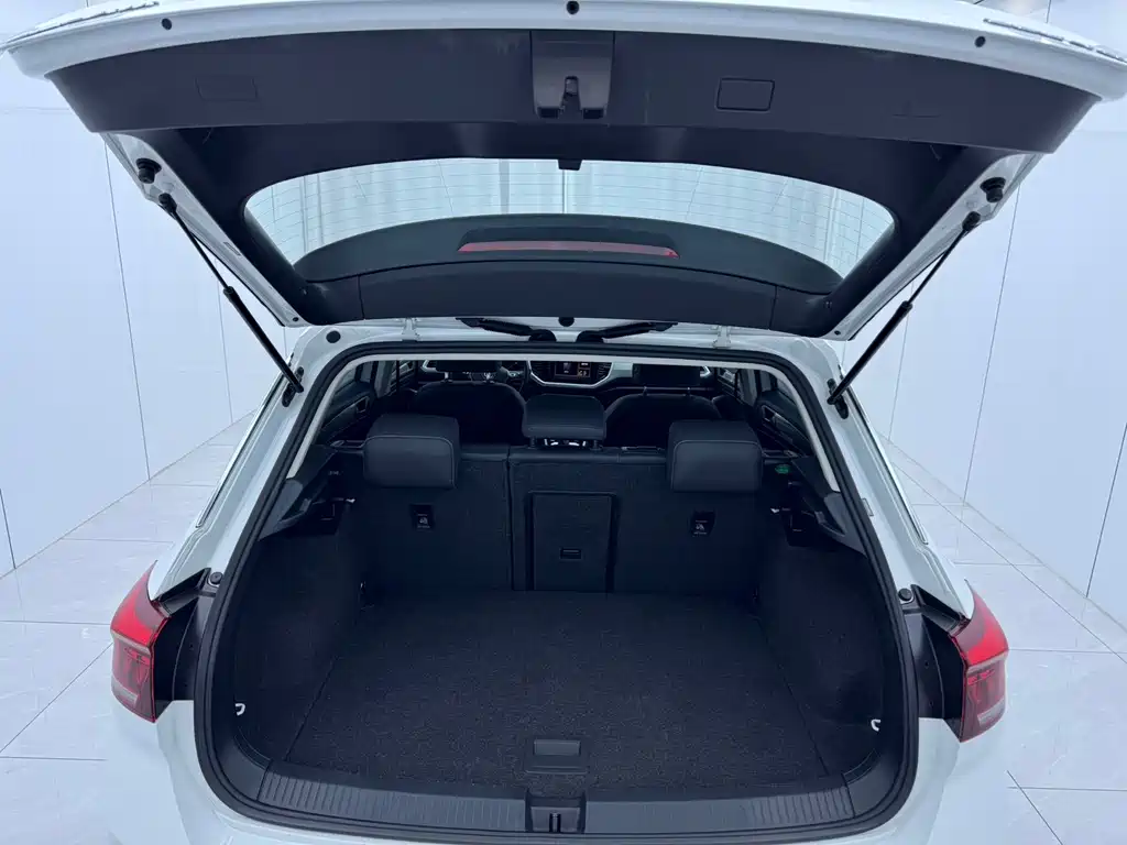 Volkswagen T-Roc 2023 — фото 14