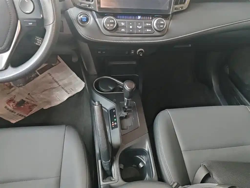 Toyota RAV4 2017 — фото 14