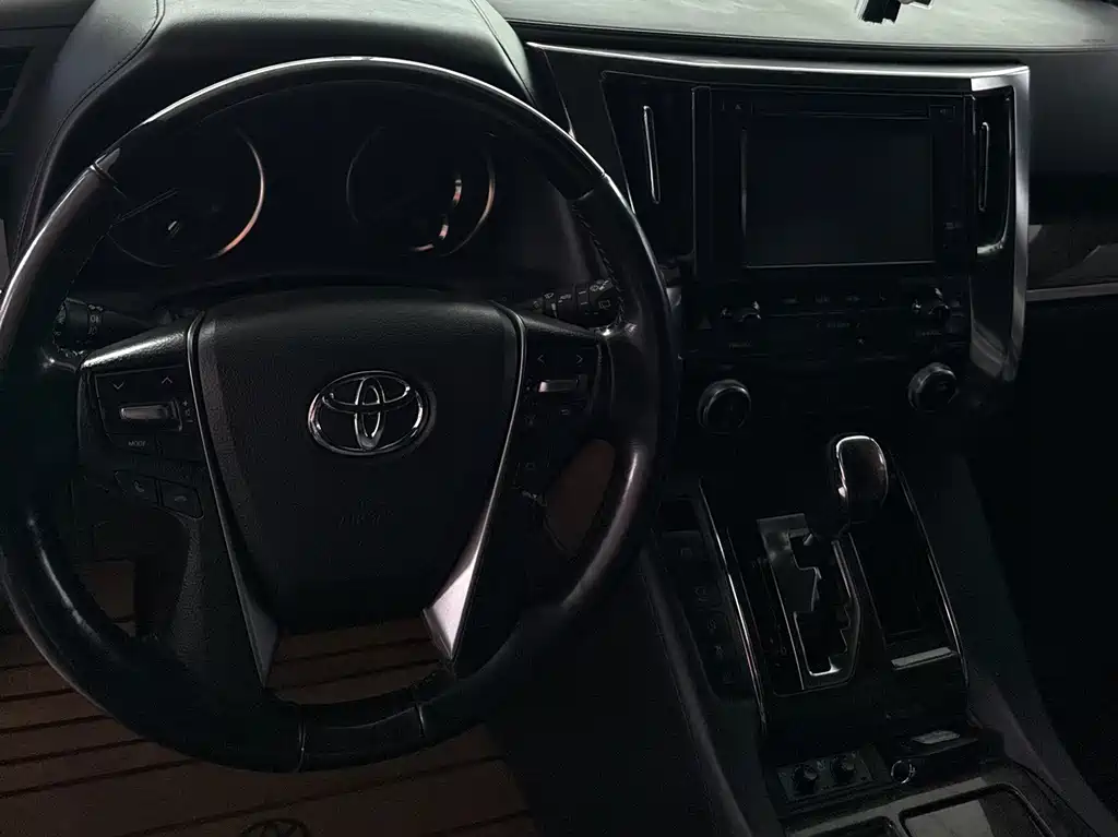 Toyota Alphard 2018 — фото 12