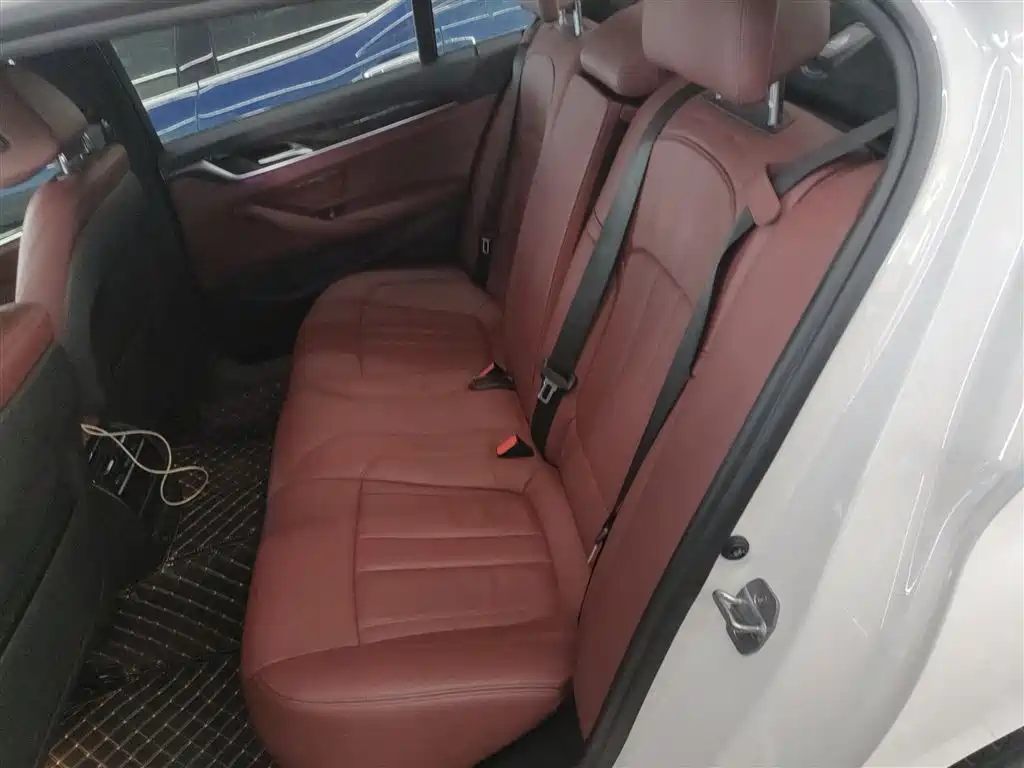 BMW 5 Series 2018 — фото 17
