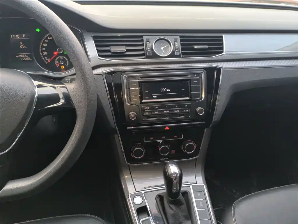 Volkswagen Passat 2017 — фото 13