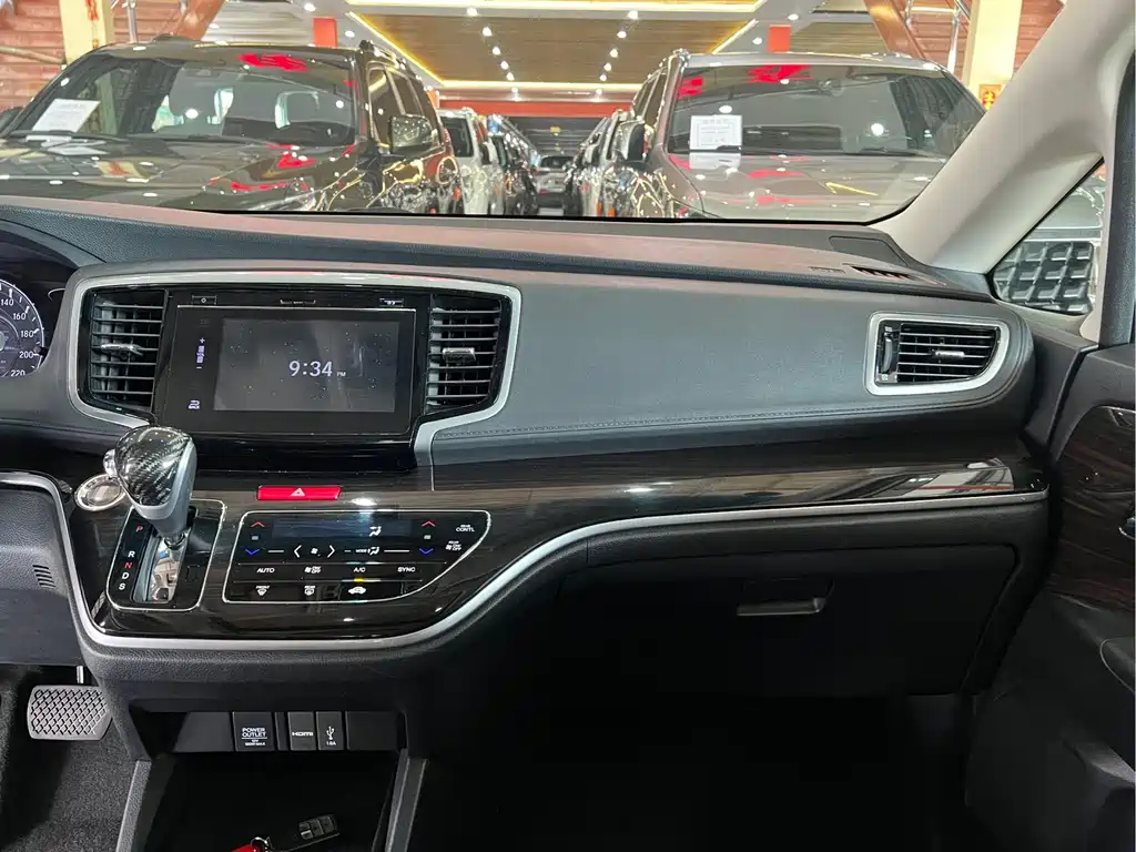 Honda Odyssey 2018 — фото 12