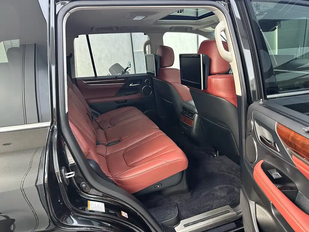 Lexus LX 2018 — фото 12
