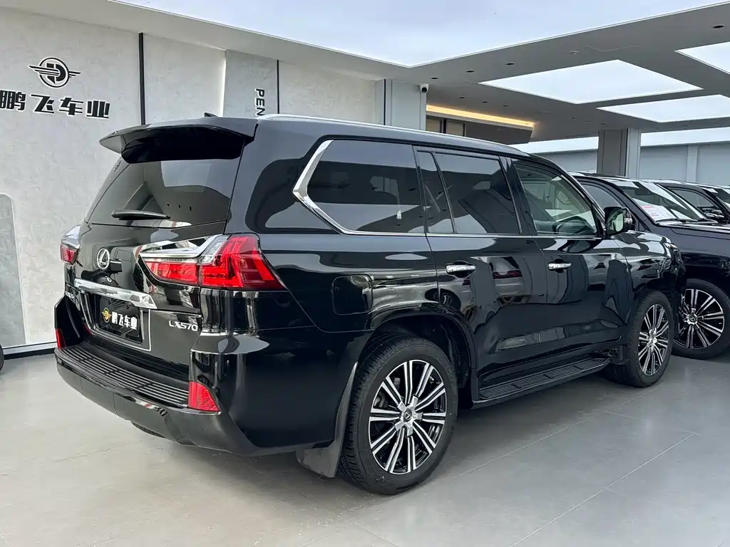 Lexus LX 2018 — фото 23