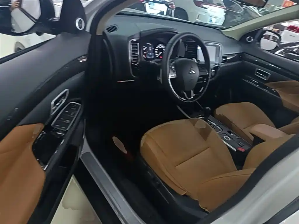 Mitsubishi Outlander 2019 — фото 16