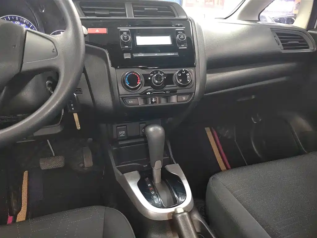 Honda Fit 2017 — фото 10