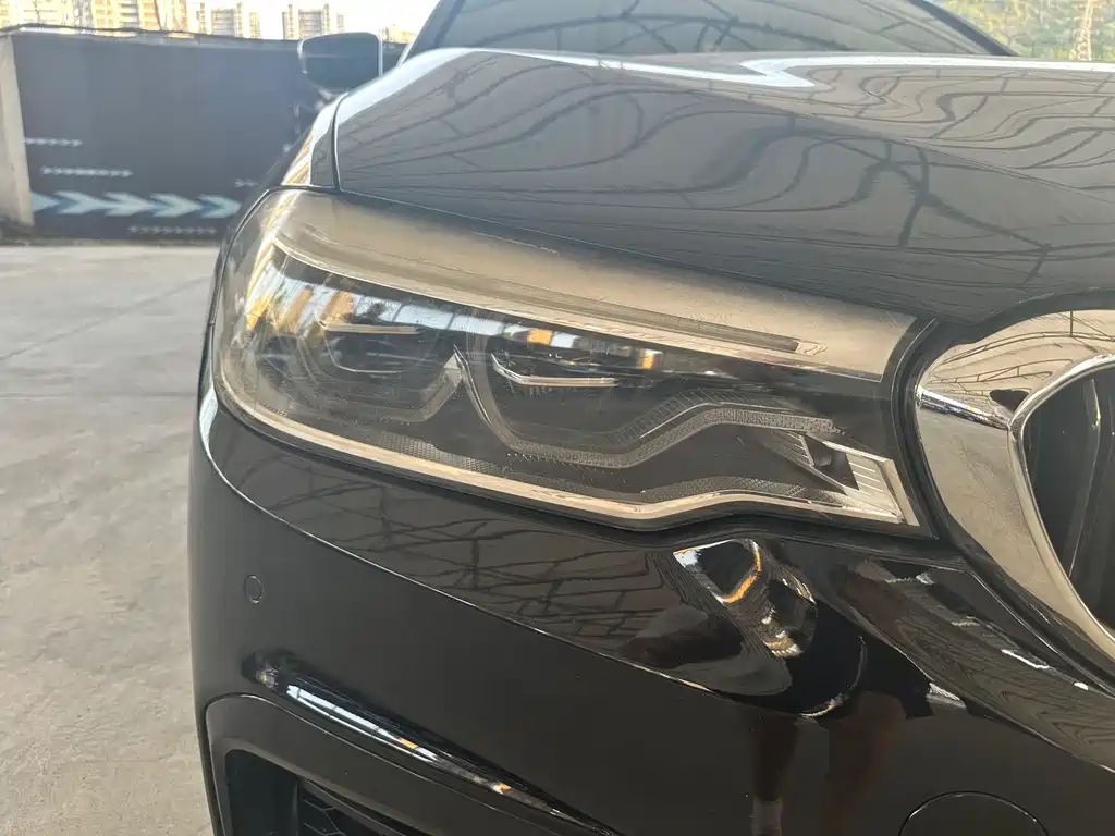 BMW 5 Series 2019 — фото 16