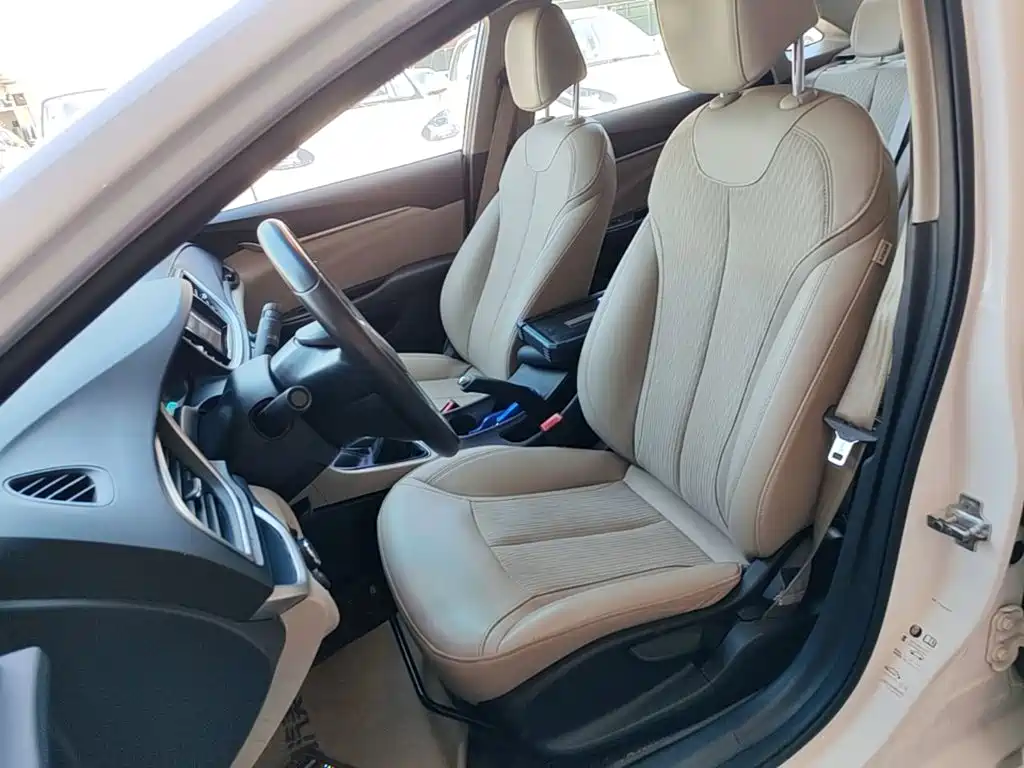 Buick Excelle 2017 — фото 15