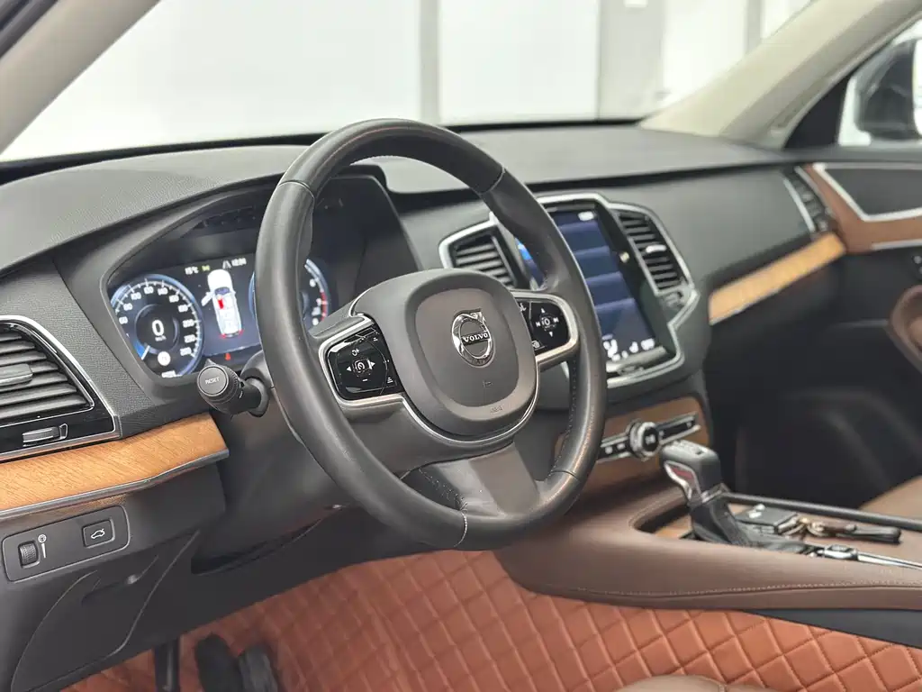 Volvo XC90 2020 — фото 15
