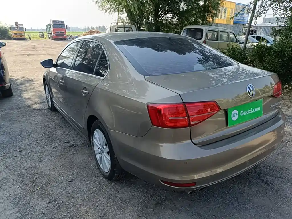 Volkswagen Sagitar 2016
