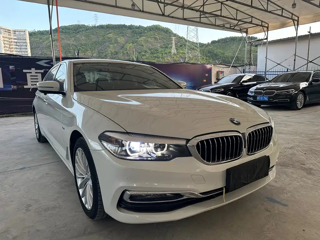 BMW 5 Series 2018 — фото 3