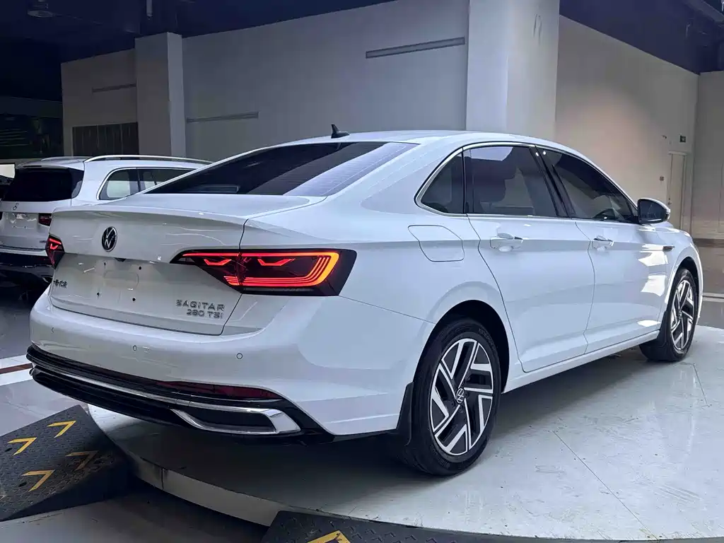 Volkswagen Sagitar 2022