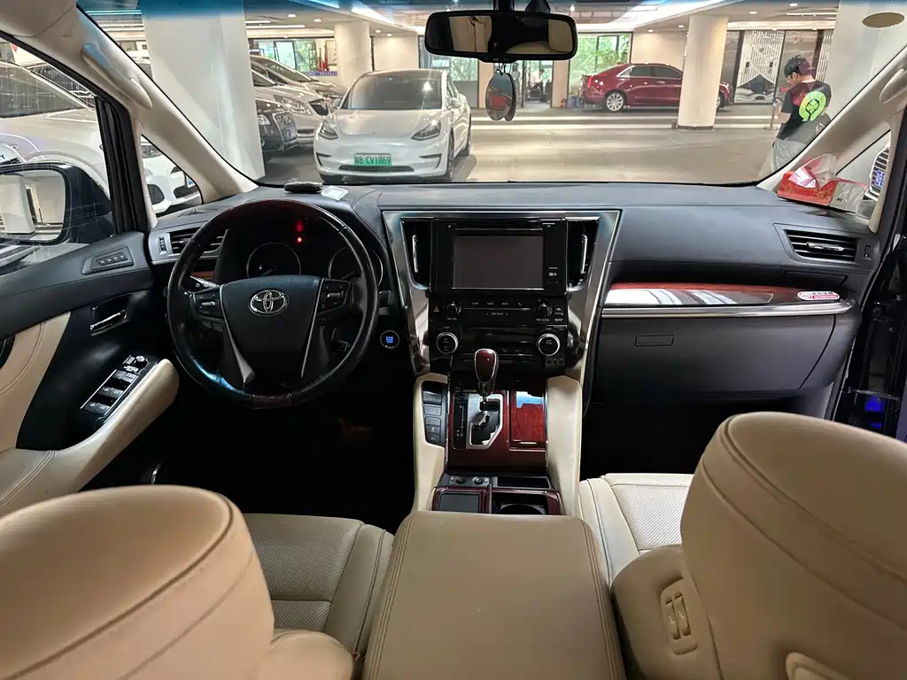 Toyota Alphard 2017 — фото 6