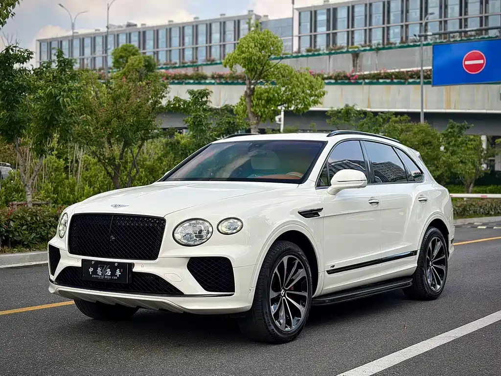 Bentley Bentayga 2022 — фото 1