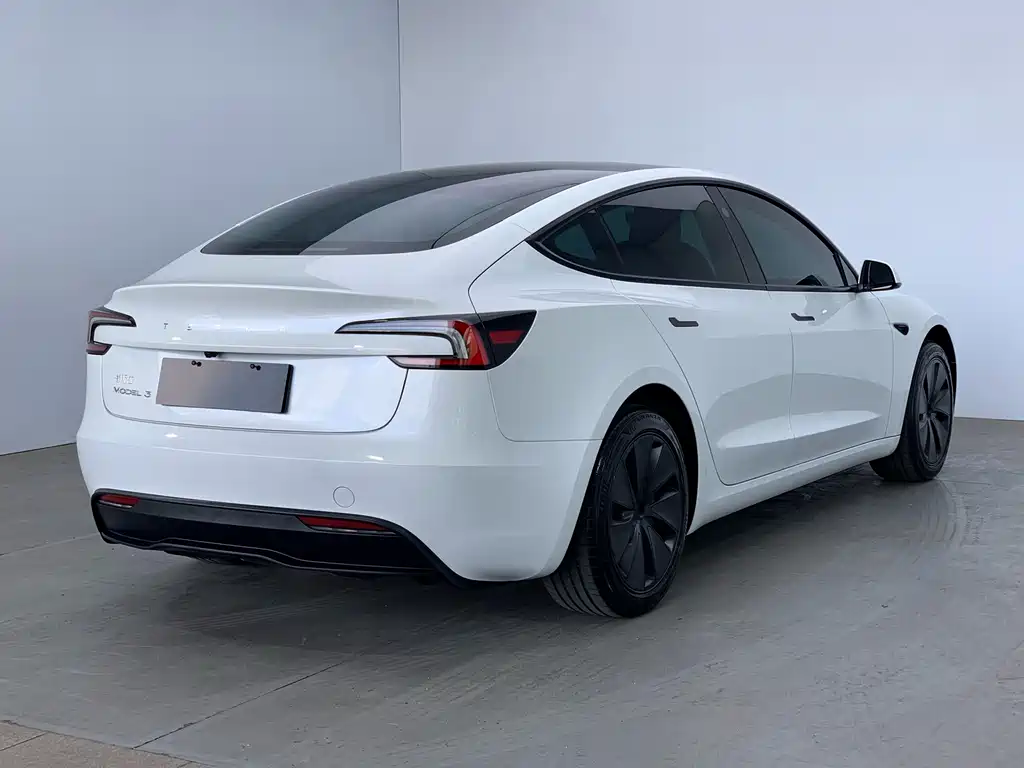 Tesla Model 3 2025 — фото 4