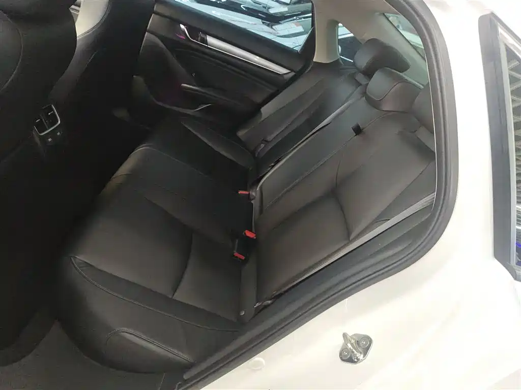 Honda Accord 2022 — фото 13