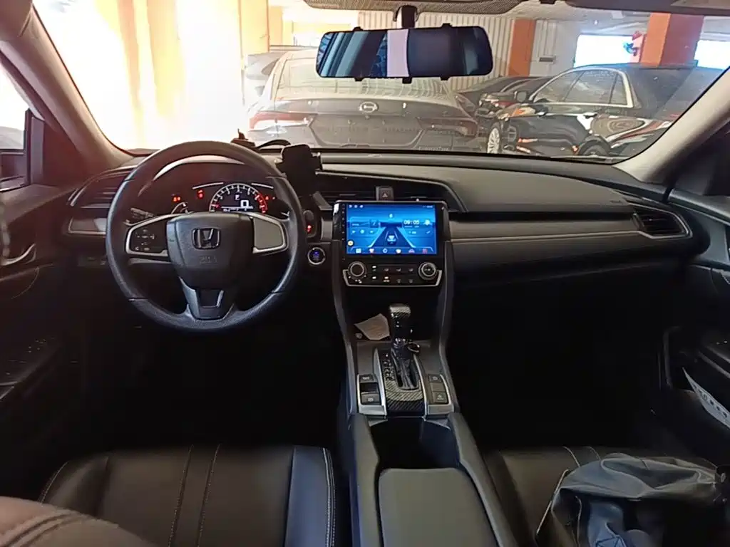 Honda Civic 2018 — фото 10