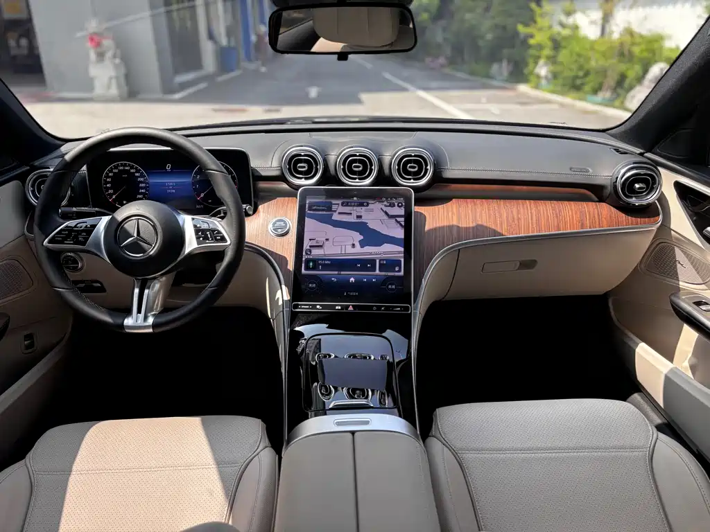 Mercedes-Benz C-Class 2023 — фото 9